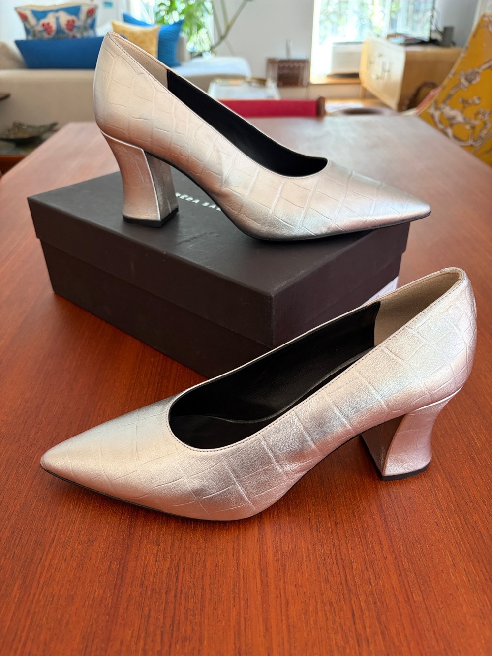 NIB Freda Salvador Lillian Pumps - Silver Croc-Embossed Pointed Toe Pumps 8.5